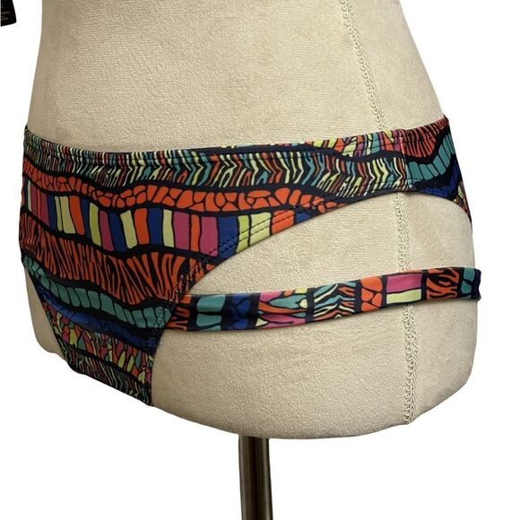 Fusipu Colorful Geometric Designed Bikini w/Cheeky Bottoms (Size: Med) - Picture 8 of 12